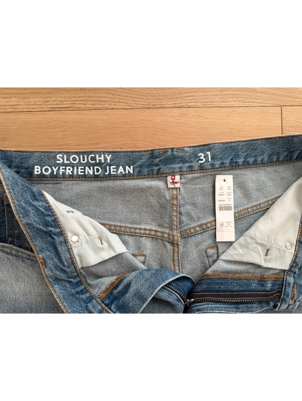 J.Crew Slouchy Boyfriend Jeans NWT Light Wash Distressed Size 31